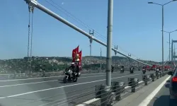 15 Temmuz Şehitler Köprüsü'nde Atatürk heykeliyle motosiklet korteji