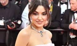Hande Erçel, Cannes Film Festivali’ne gitti! Pembe kıyafeti sosyal medyada gündem oldu