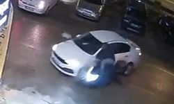 Otomobille motosikletin çarpıştığı kaza kamerada