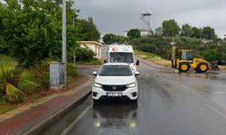 Yağışlı hava rampada kazaya neden oldu: 3 araç birbirine girdi, 1 yaralı