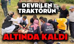 Devrilen traktörün altında kaldı