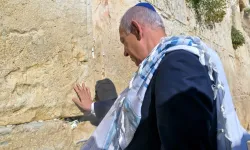Netanyahu: Büyük liderimiz Trump'a şapkamızı çıkarmalıyız