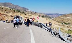 Malatya'da otomobil bariyerlere çarparak takla attı: 1 ölü, 2 yaralı