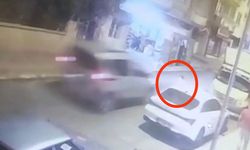 Siirt'te aniden yola çıkan çocuğa aracın çarptığı anlar kamerada