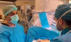 2 yaşındaki bebeğin böbreğindeki taş kapalı yöntemle alındı