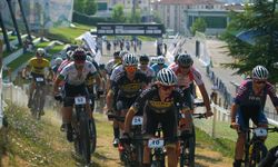Sakarya'da nefes kesen şampiyona: Genç pedallar zirve için yarıştı