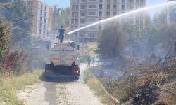 Kavaklıdere ilçe merkezindeki yangın büyümeden kontrol altına alındı