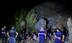 27 düzensiz göçmen ve 3 göçmen kaçakçısı yakalandı