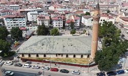 Eğri minaresiyle dikkat çeken 832 yıllık tarihi Sivas Ulu Camii'nin restorasyon çalışmalarına başlandı