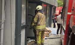 Kozmetik dükkanında çıkan yangında 3 kişi dumandan etkilendi