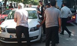 Duyarsız sürücü trafiği kilitledi