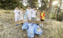 Orman yangınından etkilendiler, çöpleri toplayarak büyüklerine örnek oldular