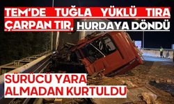 TEM’de tuğla yüklü tıra çarpan tır, hurdaya döndü: Sürücü yara almadan kurtuldu