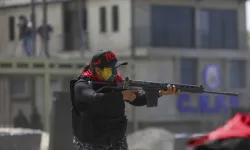 Venezuela'da gençler ve yaşlılar, ABD tehdidine karşı askeri eğitimde