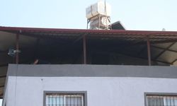 Bahçede çıkan yangın eve sıçramadan söndürüldü