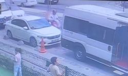 Arnavutköy’de yol verme tartışması kazayla sonlandı: Otomobil motosikletliye çarptı