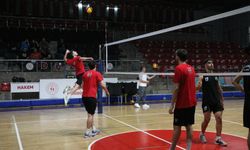 Spor akademisi erkek voleybol takımı hazırlıklarını sürdürüyor