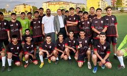 Bulanık Kaymakamı Ömer Övünç Koşansu çocukları sevindirdi