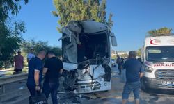 Alanya'da midibüslerin çarpıştığı kazada 15 yaralıdan 2'sinin durumu ciddiyetini koruyor