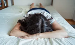 Uyuduğunuz pozisyona dikkat edin: Omurga eğriliğine neden oluyor