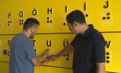 Görme engelli eğitmen öğrencilerine 'bağımsızlığı' hediye ediyor