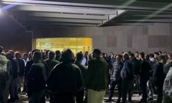 Bursa’da göçük altında hayatını kaybeden iki kardeşin yakınları hastaneye akın etti