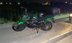 Kontrolden çıkan motosiklet kaldırma çarptı : 1 ağır yaralı