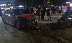 Otomobiller kafa kafaya çarpıştı: 2 yaralı
