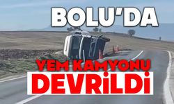 Bolu'da yem kamyonu devrildi