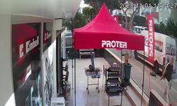 Yoldan geçenlere dehşeti yaşatıp 1 kişiyi bıçaklamıştı, adım adım izi sürülerek yakalandı