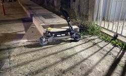 Çarpışmanın etkisiyle başını kaldırıma vurdu, ağır yaralandı