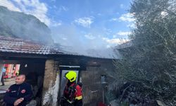 Balıkesir'de depoda yangın