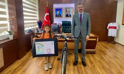 Dilimizin Zenginlikleri Projesi yarışmasında dereceye giren öğrencilere ödül