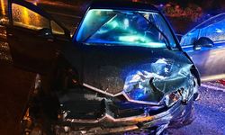 Kırklareli’nde yağışlı yolda zincirleme kaza: 3 araç birbirine girdi, 4 yaralı