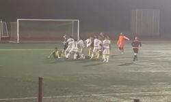 Amatör maçta futbolcular tekme tokat birbirine girdi