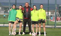 Karaçayır Kadın Futbol Takımından Büyük Başarı: Üç Oyuncu 2. Lig'e Transfer Oldu