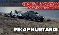 Çamura saplanan oto kurtarıcıyı pikap kurtardı