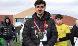 BESYO Mezunu Genç Hoca Sezonu Kupa ile Taçlandırdı