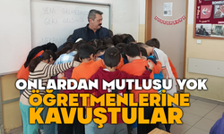 Bolu'da, öğretmenlerine kavuşan çocukların duygusal anları