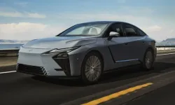 Lexus, ilk tamamen elektrikli versiyonlarıyla ES modelini piyasaya sürdü
