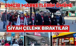 ZİNCİR MARKETLERİN ÖNÜNE SİYAH ÇELENK BIRAKTILAR