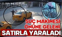 Suç makinesi önüne geleni satırla yaraladı, o anlar kameraya yansıdı