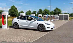 Tesla'dan şarj istasyonlarındaki yoğunluğa ilginç çözüm: Sanal kuyruk