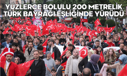 Yüzlerce Bolulu 200 metrelik Türk bayrağı eşliğinde yürüdü