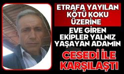Etrafa yayılan kötü koku üzerine eve giren ekipler yalnız yaşayan adamın cesedi ile karşılaştı