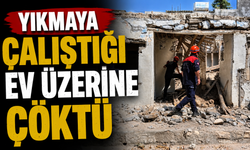 Yıkmaya çalıştığı ev üzerine çöktü