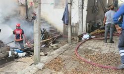 Sakarya'da iki katlı evde çıkan yangın paniğe neden oldu