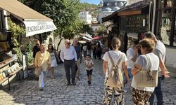 Tarihi sokaklarda hafta sonu hareketliliği