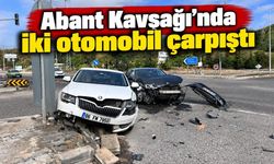 Abant Kavşağı’nda iki otomobil çarpıştı