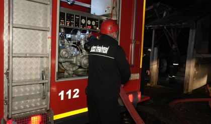 Düzce'de 2 katlı binada yangın çıktı